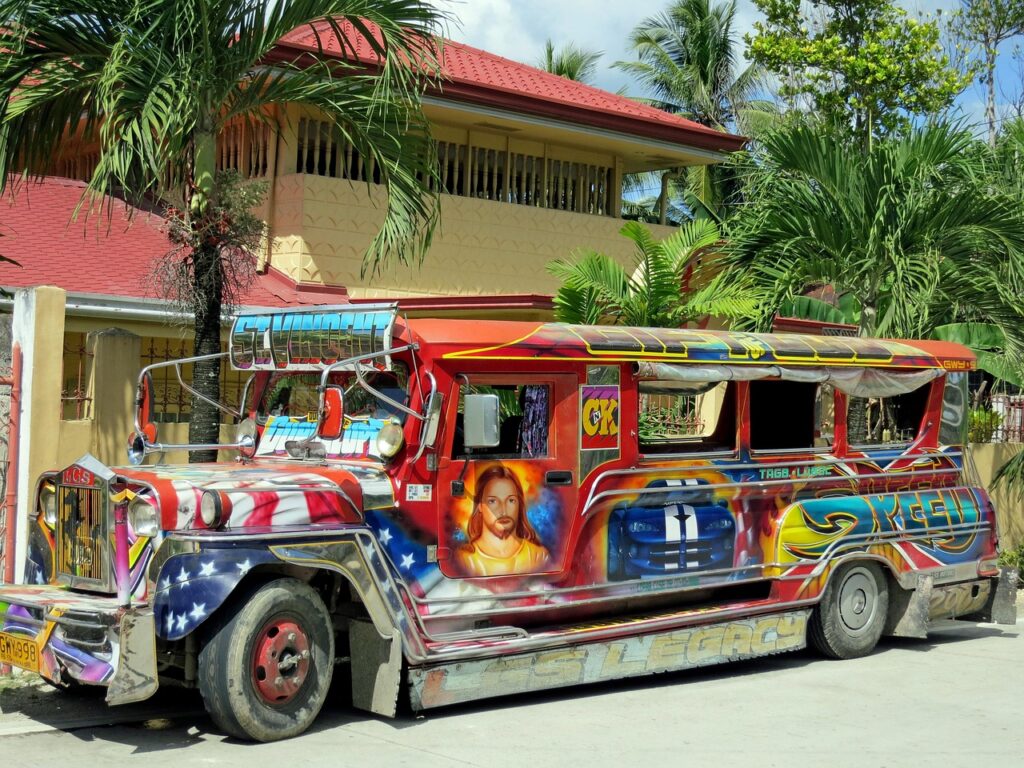 Jeepney – spalvinga vietinių kasdienybė