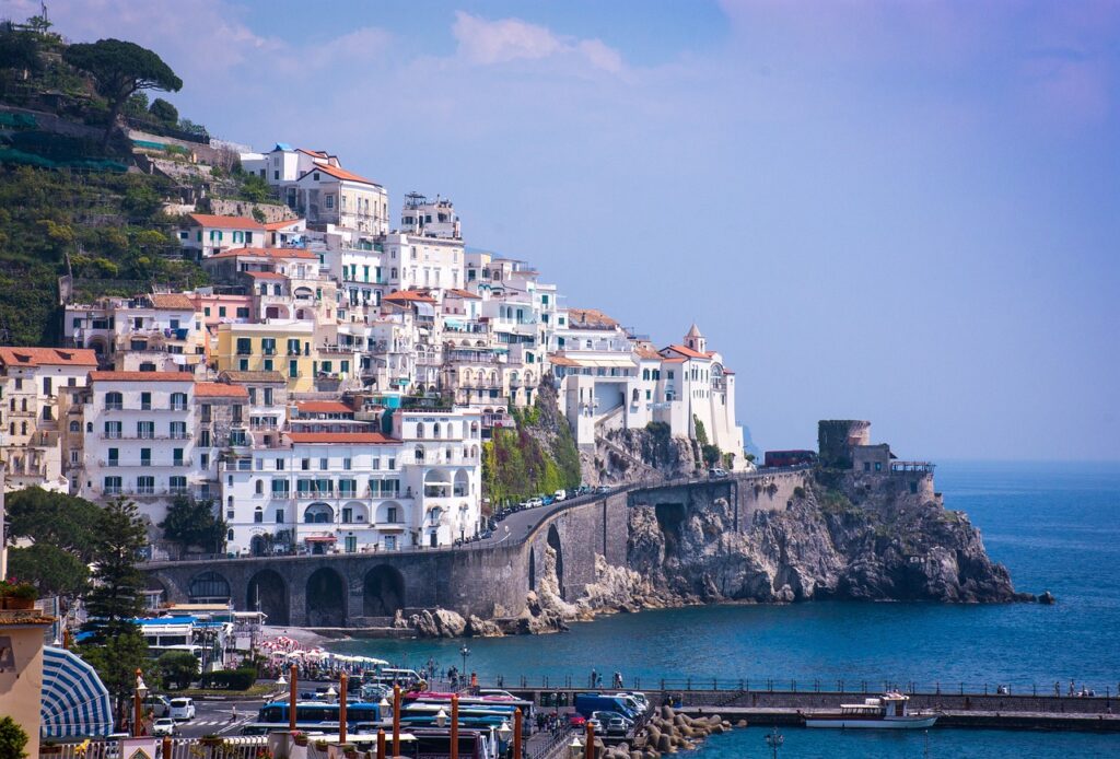 Amalfi – spalvų, kalnų ir jūros simfonija