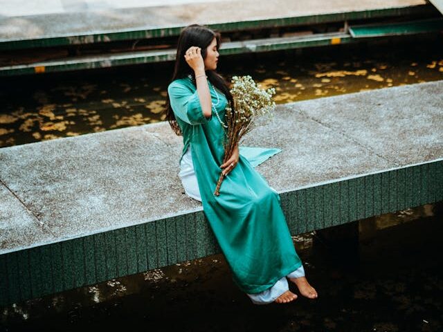 Tekstilės gaminiai, šalikai ir siuvinėti drabužiai