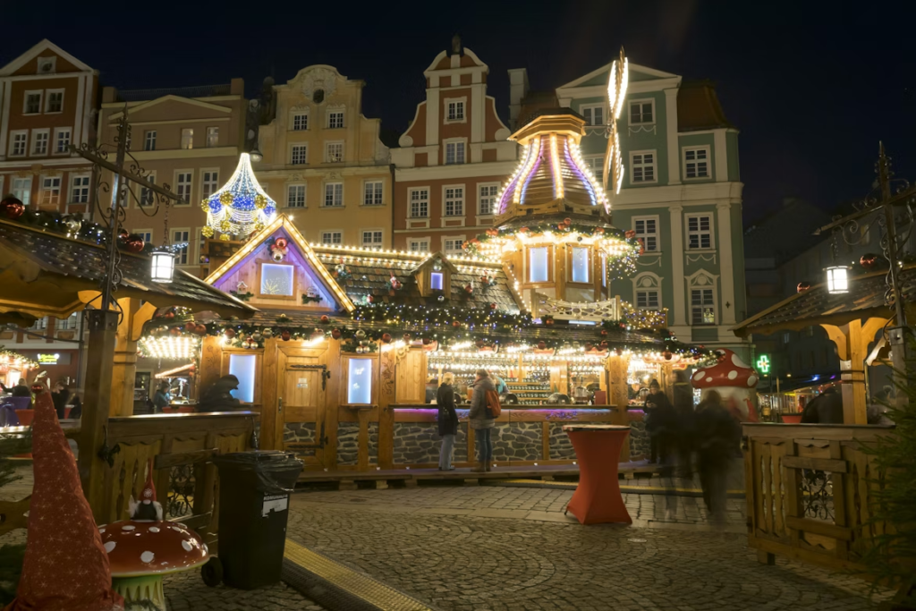 Kalėdinės mugės užsienyje 2025: magiškiausi Europos žiemos miestai