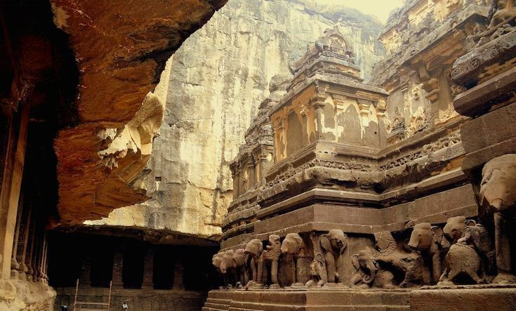 Uoloje iškaltos Indijos šventyklos – Ajantos ir Eloros paslaptys