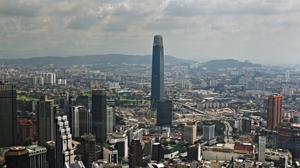 Kvala Lumpūras – dangoraižių, gatvės maisto ir kultūrų sintezės širdis