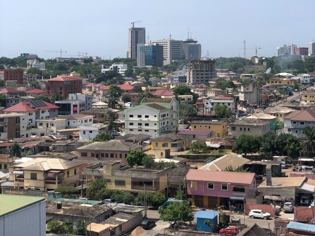 Ganos ritmu: sostinė Akra, vietinė valiuta ir kultūrinė mozaika