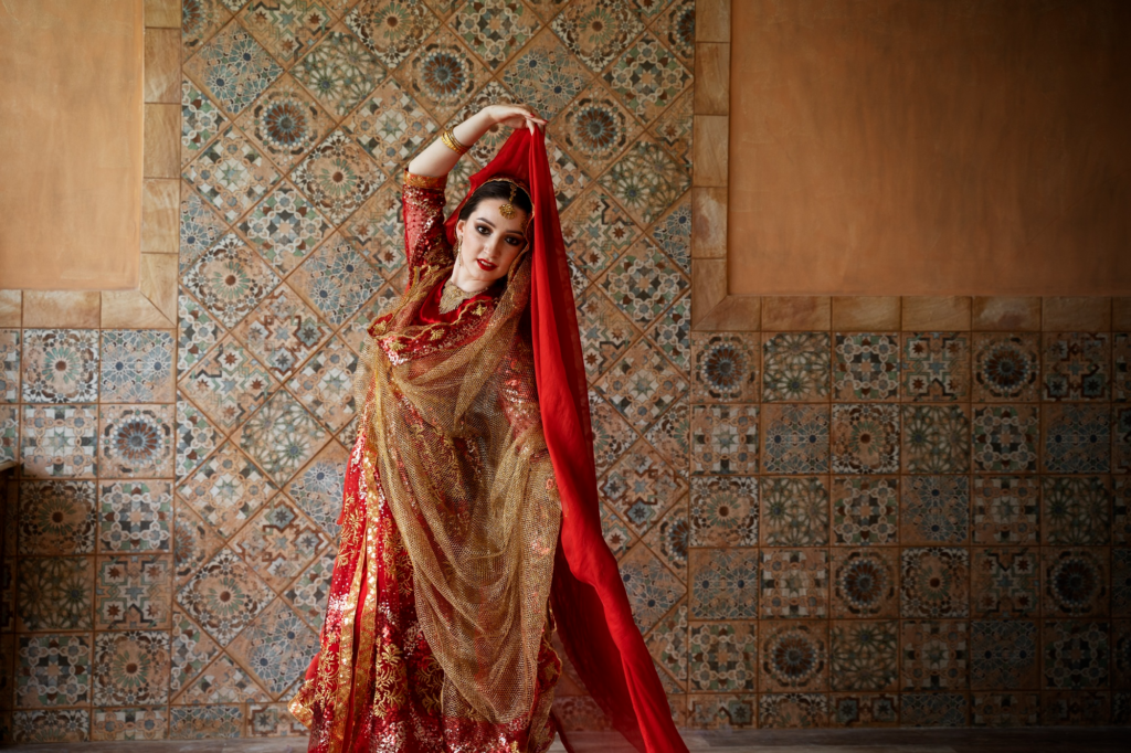 Indijos moterų drabužiai – sarios, spalvos ir jų simbolika