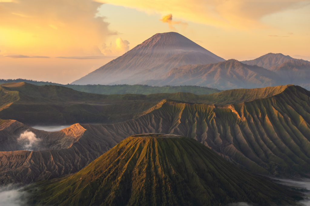 Ugnikalniai Indonezijoje – nuo Bromo iki Merapi: kvapą gniaužiantys reginiai