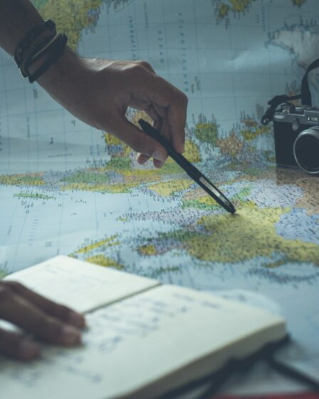 Šiuolaikinio keliautojo gidas: kaip planuoti saugias ir kokybiškas patirtis internete