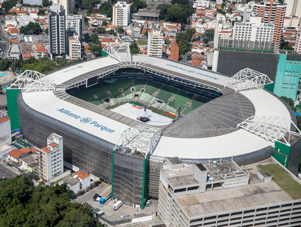 Legendiniai futbolo stadionai Brazilijoje ir futbolo kultūra