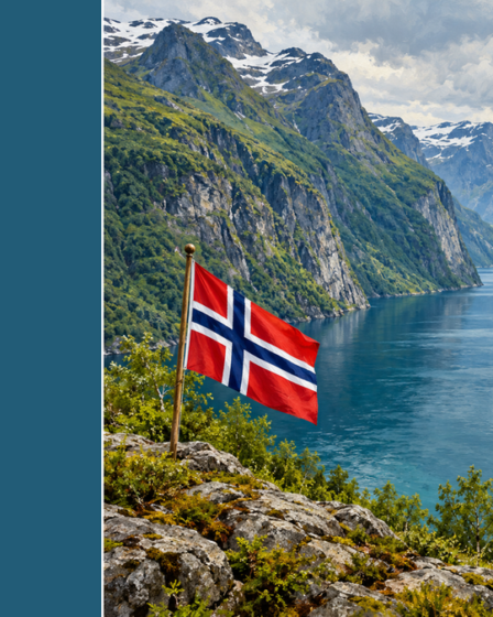 Originali DI iliustracija: stilizuotas Norvegijos fiordų kraštovaizdis ir Norvegijos vėliava, ne konkrečios vietos nuotrauka ar žemėlapis.